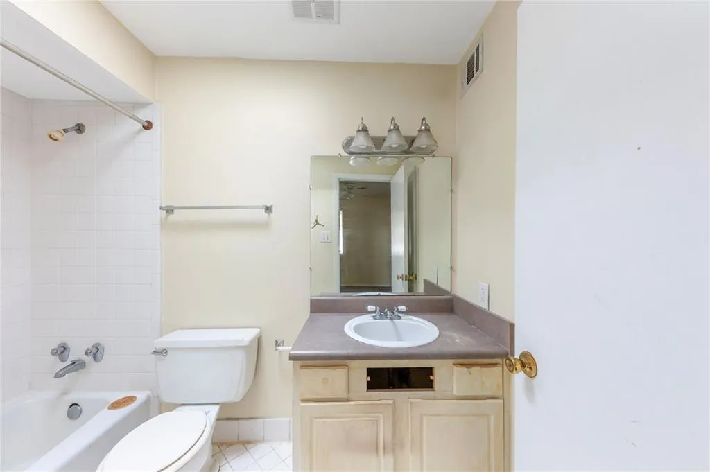 346 Carpenter Drive Unit 70, Atlanta, Georgia 30328, 2 Bedrooms Bedrooms, ,2 BathroomsBathrooms,Residential,For Sale,346 Carpenter Drive Unit 70,7583212