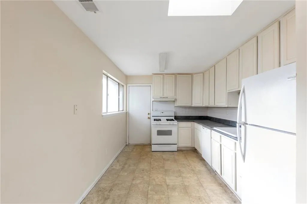 346 Carpenter Drive Unit 70, Atlanta, Georgia 30328, 2 Bedrooms Bedrooms, ,2 BathroomsBathrooms,Residential,For Sale,346 Carpenter Drive Unit 70,7583212