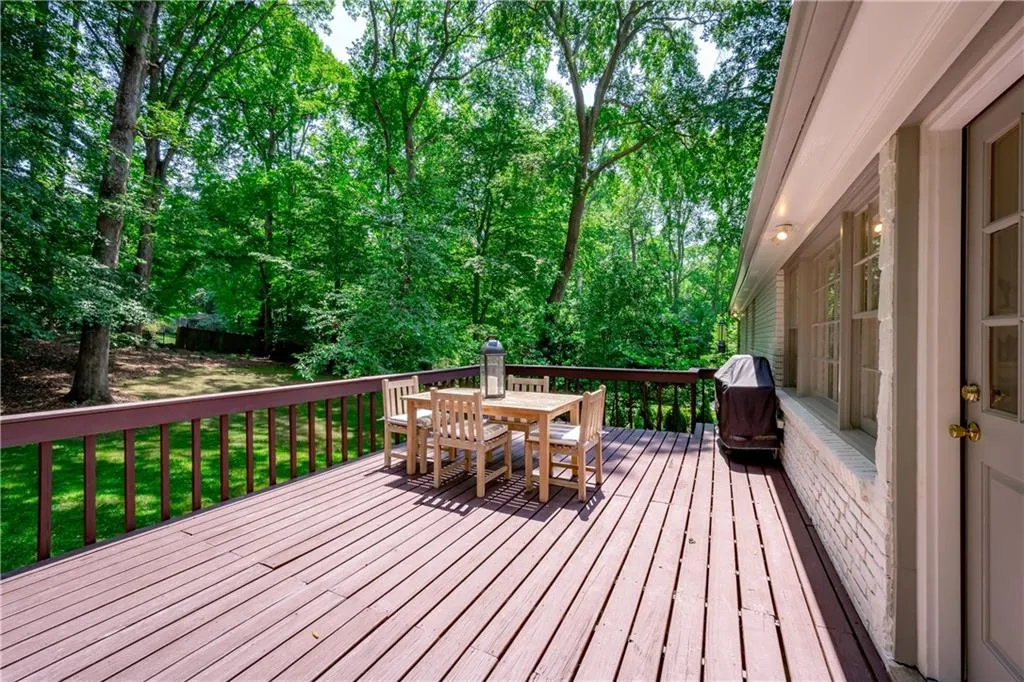 653 Starlight Drive, Atlanta, Georgia 30342, 4 Bedrooms Bedrooms, ,3 BathroomsBathrooms,Residential,Sold,653 Starlight Drive,6561226