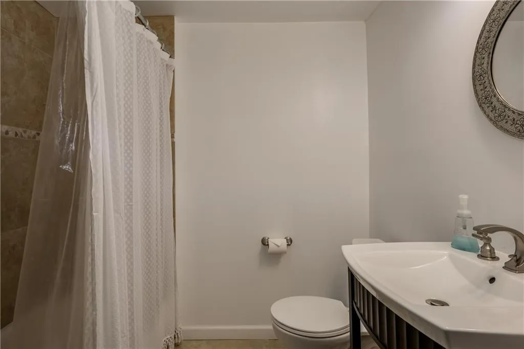 653 Starlight Drive, Atlanta, Georgia 30342, 4 Bedrooms Bedrooms, ,3 BathroomsBathrooms,Residential,Sold,653 Starlight Drive,6561226