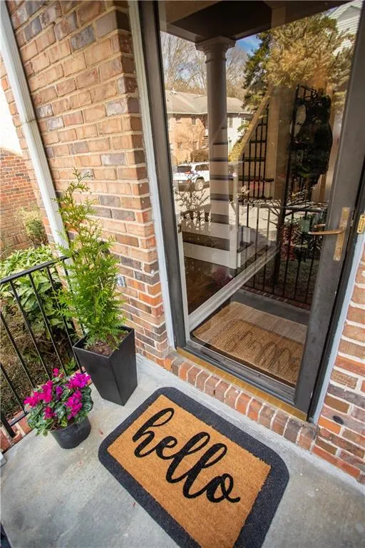 6700 Roswell Road Unit 17a, Sandy Springs, Georgia 30328, 2 Bedrooms Bedrooms, ,1 BathroomBathrooms,Residential,Sold,6700 Roswell Road Unit 17a,6838024