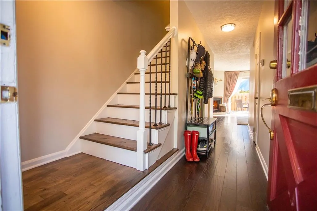 6700 Roswell Road Unit 17a, Sandy Springs, Georgia 30328, 2 Bedrooms Bedrooms, ,1 BathroomBathrooms,Residential,Sold,6700 Roswell Road Unit 17a,6838024