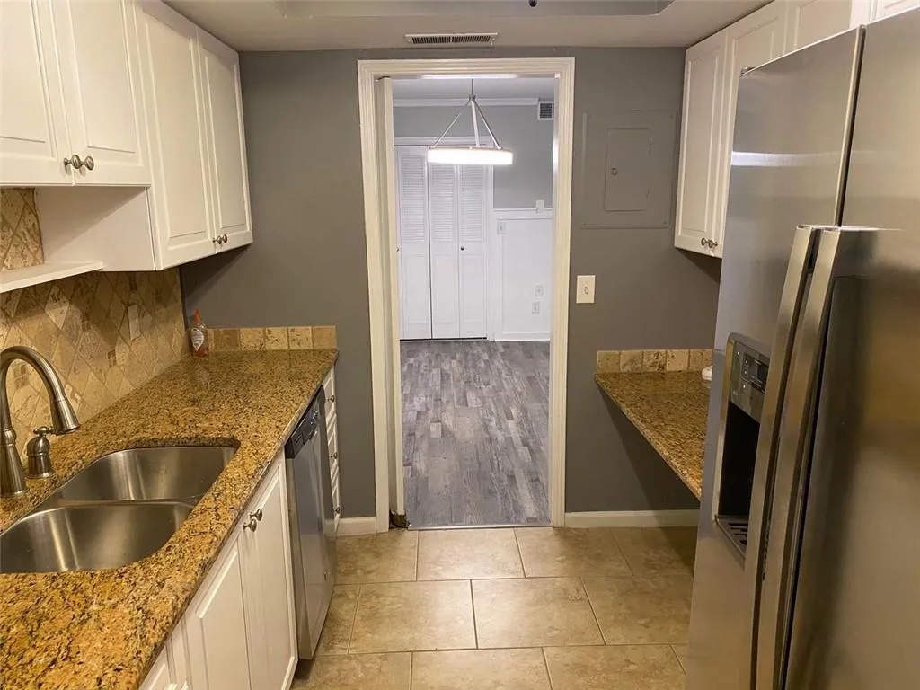 6851 Roswell Road Unit A11, Atlanta, Georgia 30328, 3 Bedrooms Bedrooms, ,2 BathroomsBathrooms,Residential,Sold,6851 Roswell Road Unit A11,6780017