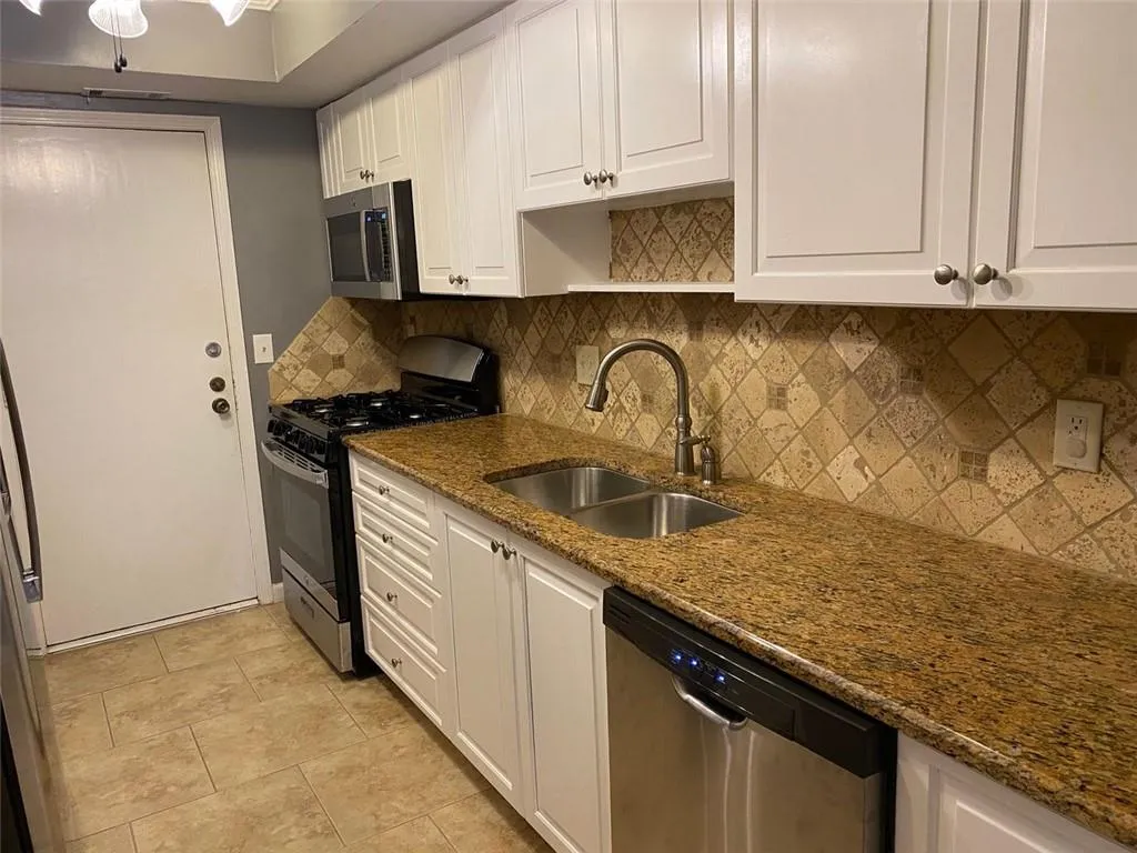 6851 Roswell Road Unit A11, Atlanta, Georgia 30328, 3 Bedrooms Bedrooms, ,2 BathroomsBathrooms,Residential,Sold,6851 Roswell Road Unit A11,6780017