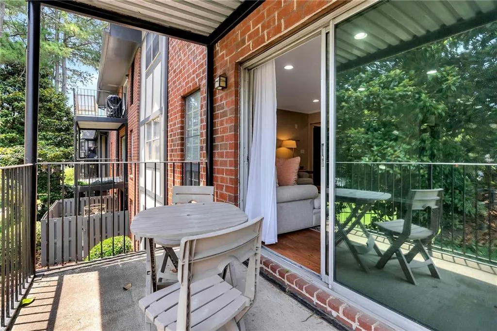 6851 Roswell Road Unit O-28, Sandy Springs, Georgia 30328, 2 Bedrooms Bedrooms, ,2 BathroomsBathrooms,Residential,Sold,6851 Roswell Road Unit O-28,7083774