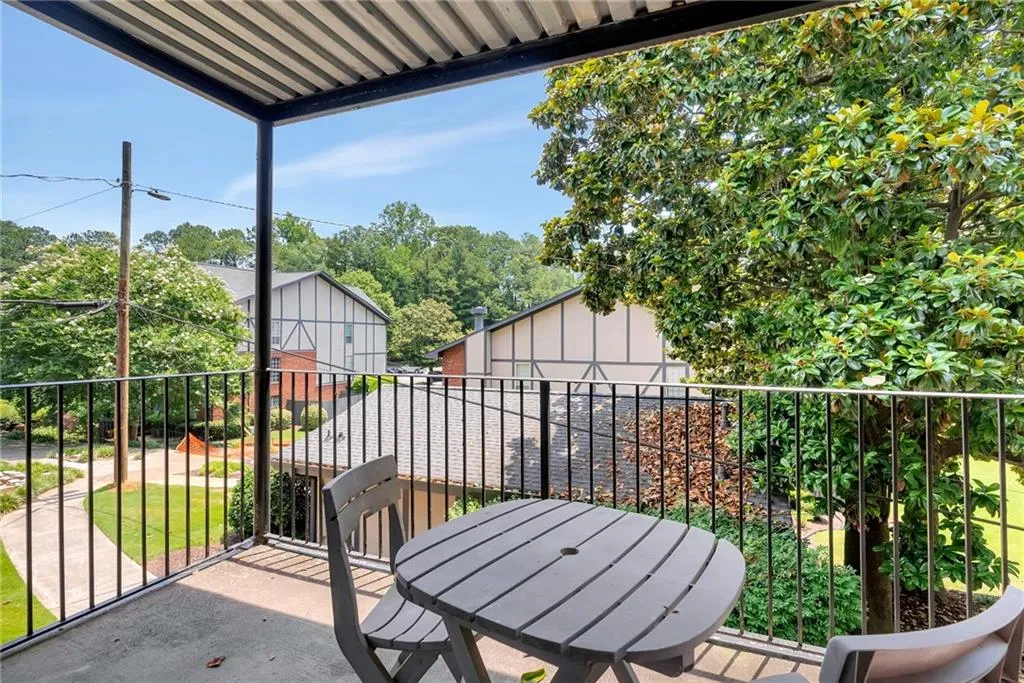 6851 Roswell Road Unit O-28, Sandy Springs, Georgia 30328, 2 Bedrooms Bedrooms, ,2 BathroomsBathrooms,Residential,Sold,6851 Roswell Road Unit O-28,7083774