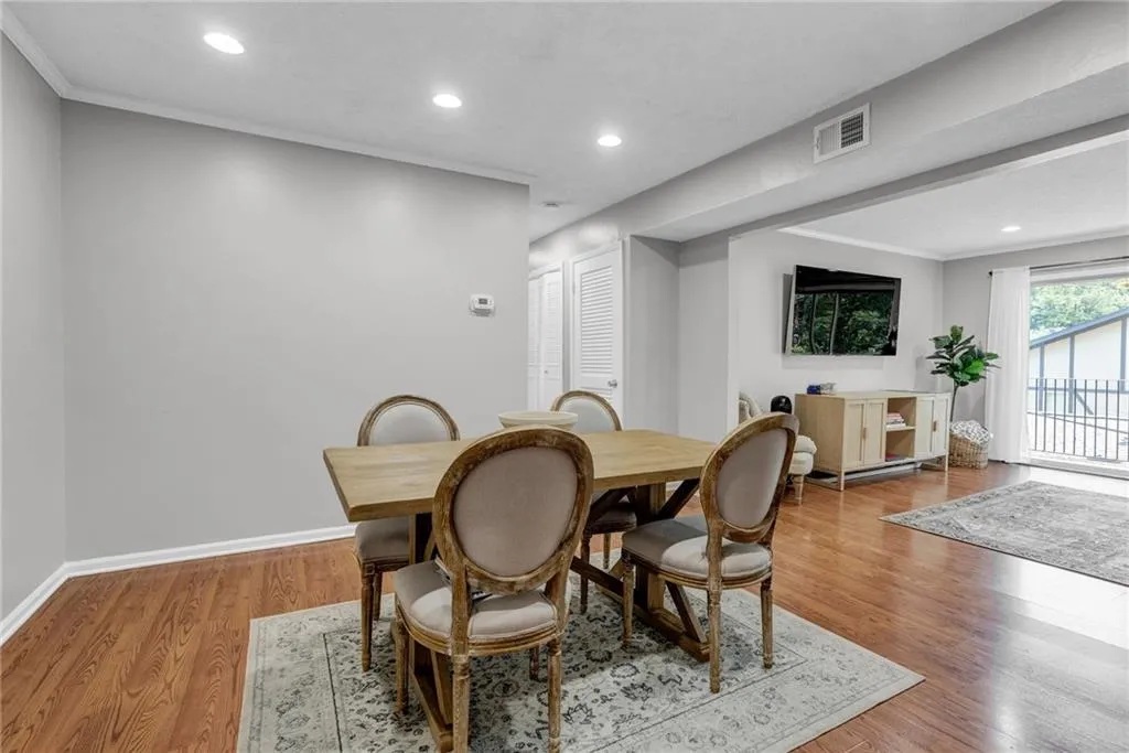 6851 Roswell Road Unit O-28, Sandy Springs, Georgia 30328, 2 Bedrooms Bedrooms, ,2 BathroomsBathrooms,Residential,Sold,6851 Roswell Road Unit O-28,7083774