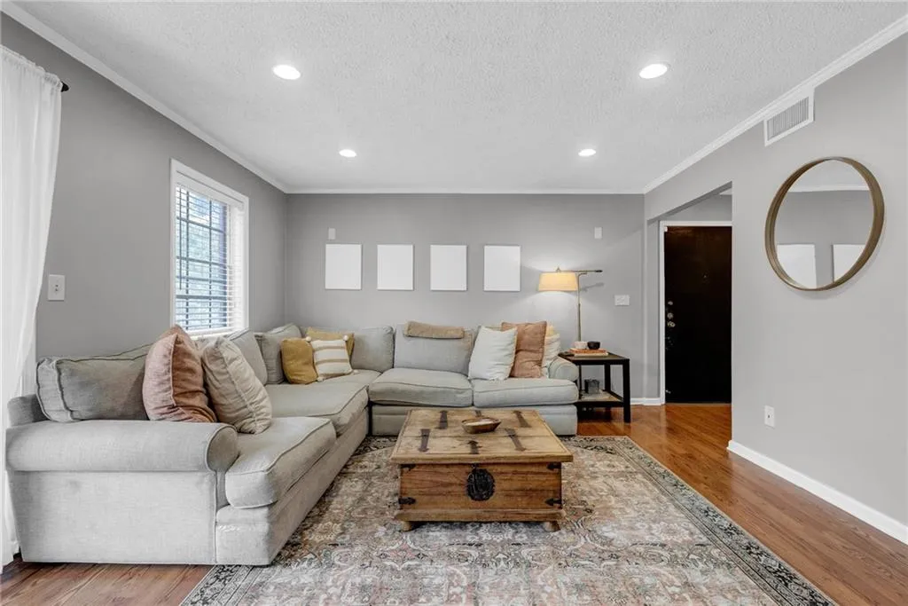 6851 Roswell Road Unit O-28, Sandy Springs, Georgia 30328, 2 Bedrooms Bedrooms, ,2 BathroomsBathrooms,Residential,Sold,6851 Roswell Road Unit O-28,7083774