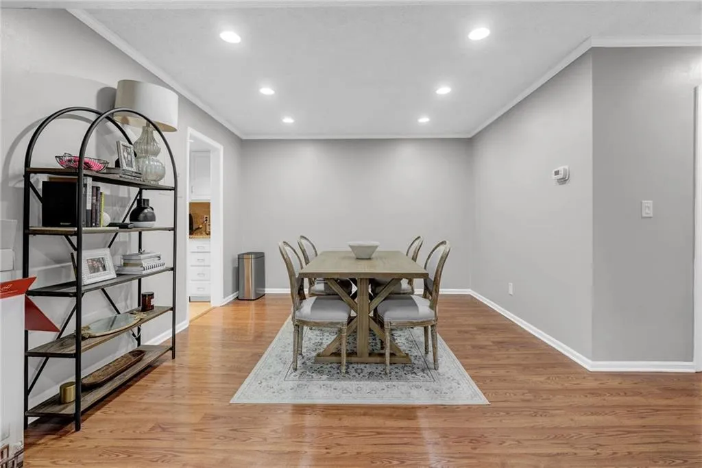 6851 Roswell Road Unit O-28, Sandy Springs, Georgia 30328, 2 Bedrooms Bedrooms, ,2 BathroomsBathrooms,Residential,Sold,6851 Roswell Road Unit O-28,7083774