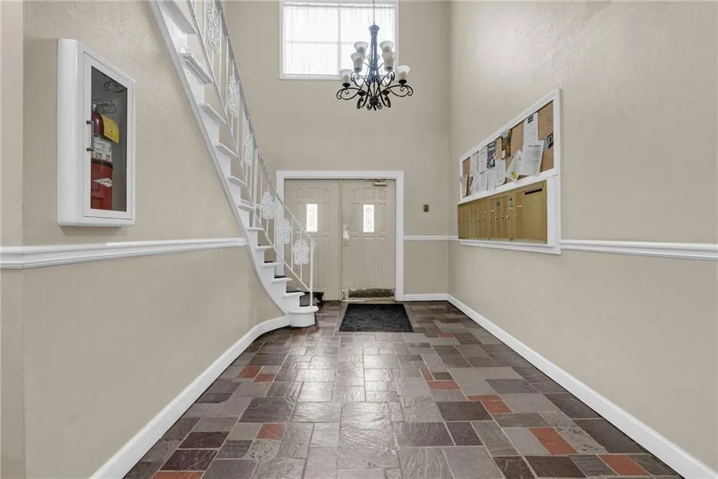 6851 Roswell Road Unit O-28, Sandy Springs, Georgia 30328, 2 Bedrooms Bedrooms, ,2 BathroomsBathrooms,Residential,Sold,6851 Roswell Road Unit O-28,7083774