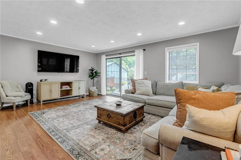 6851 Roswell Road Unit O-28, Sandy Springs, Georgia 30328, 2 Bedrooms Bedrooms, ,2 BathroomsBathrooms,Residential,Sold,6851 Roswell Road Unit O-28,7083774