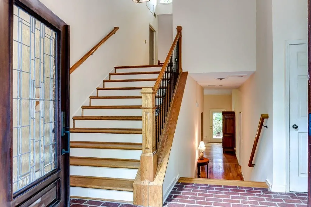 165 River Court Parkway, Atlanta, Georgia 30328, 3 Bedrooms Bedrooms, ,3 BathroomsBathrooms,Residential,Sold,165 River Court Parkway,6046311