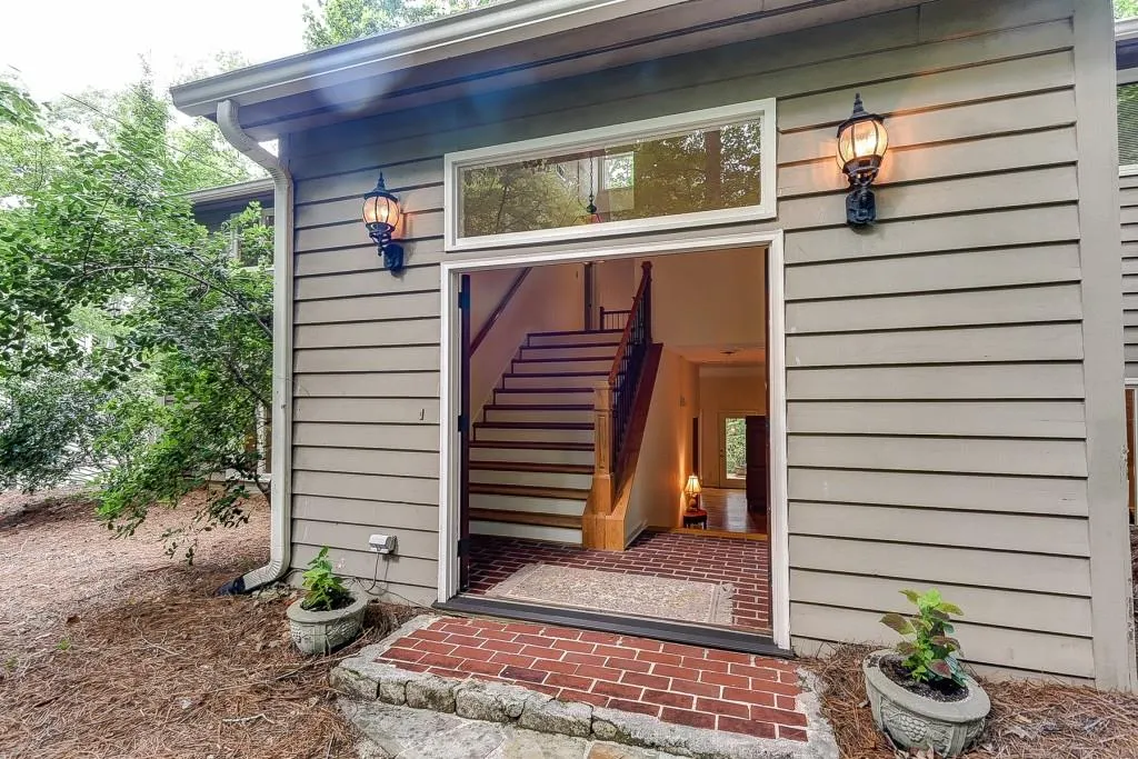 165 River Court Parkway, Atlanta, Georgia 30328, 3 Bedrooms Bedrooms, ,3 BathroomsBathrooms,Residential,Sold,165 River Court Parkway,6046311