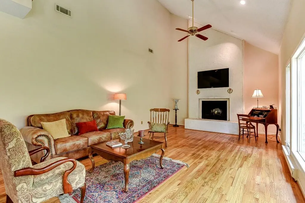 165 River Court Parkway, Atlanta, Georgia 30328, 3 Bedrooms Bedrooms, ,3 BathroomsBathrooms,Residential,Sold,165 River Court Parkway,6046311