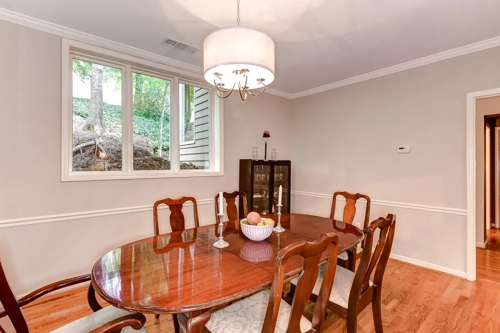 165 River Court Parkway, Atlanta, Georgia 30328, 3 Bedrooms Bedrooms, ,3 BathroomsBathrooms,Residential,Sold,165 River Court Parkway,6046311