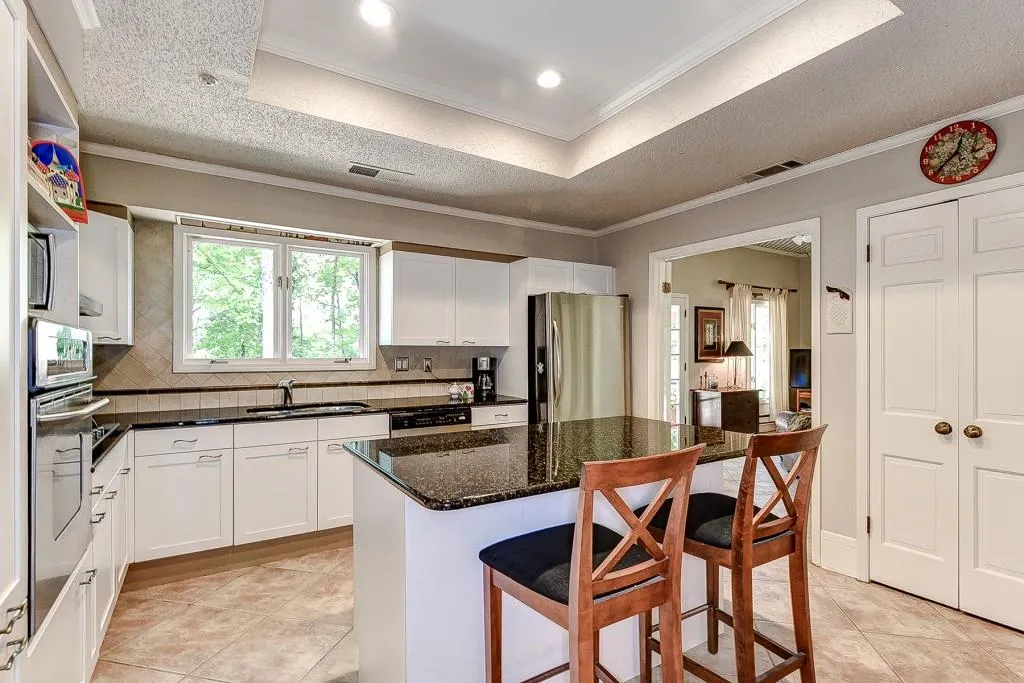 165 River Court Parkway, Atlanta, Georgia 30328, 3 Bedrooms Bedrooms, ,3 BathroomsBathrooms,Residential,Sold,165 River Court Parkway,6046311