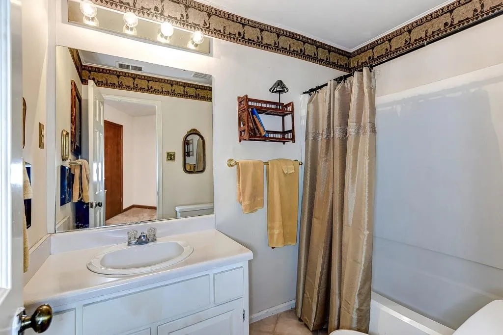 165 River Court Parkway, Atlanta, Georgia 30328, 3 Bedrooms Bedrooms, ,3 BathroomsBathrooms,Residential,Sold,165 River Court Parkway,6046311