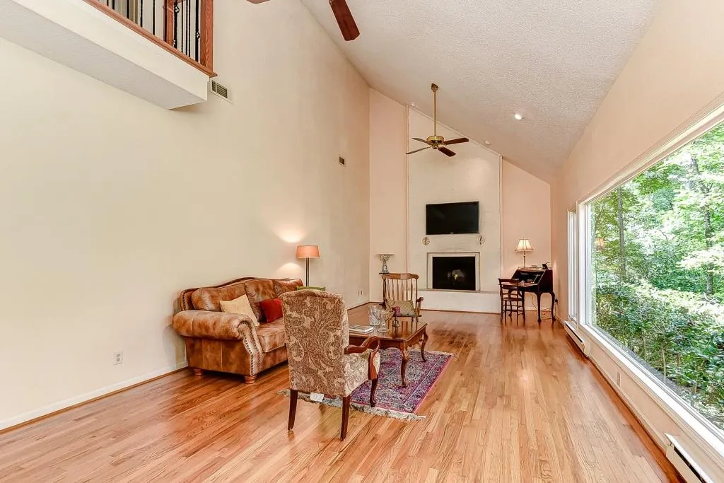 165 River Court Parkway, Atlanta, Georgia 30328, 3 Bedrooms Bedrooms, ,3 BathroomsBathrooms,Residential,Sold,165 River Court Parkway,6046311