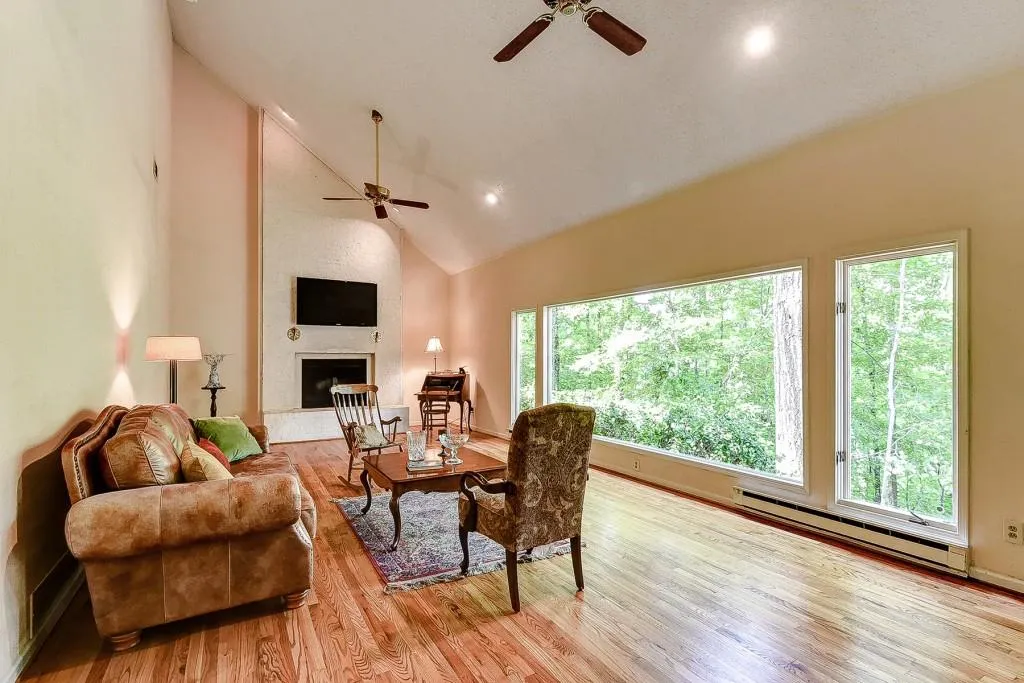 165 River Court Parkway, Atlanta, Georgia 30328, 3 Bedrooms Bedrooms, ,3 BathroomsBathrooms,Residential,Sold,165 River Court Parkway,6046311