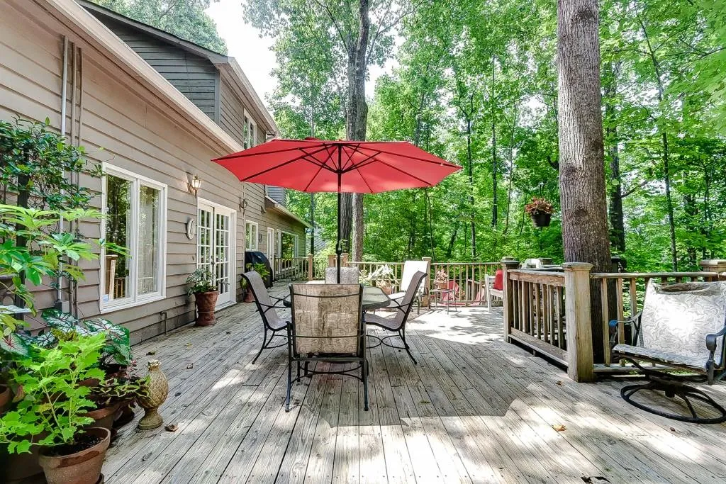 165 River Court Parkway, Atlanta, Georgia 30328, 3 Bedrooms Bedrooms, ,3 BathroomsBathrooms,Residential,Sold,165 River Court Parkway,6046311