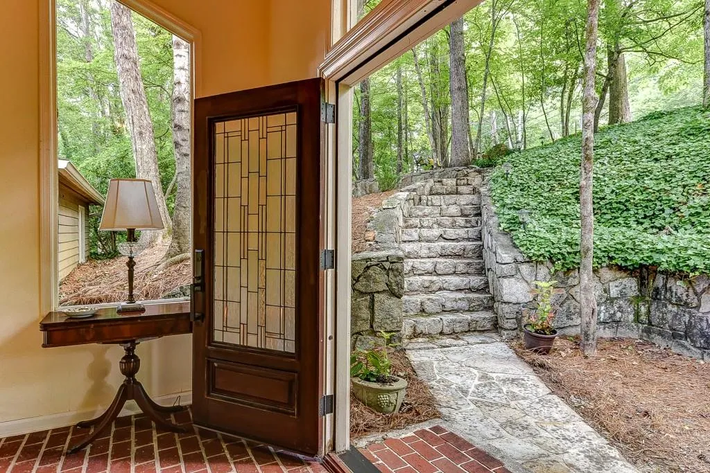 165 River Court Parkway, Atlanta, Georgia 30328, 3 Bedrooms Bedrooms, ,3 BathroomsBathrooms,Residential,Sold,165 River Court Parkway,6046311