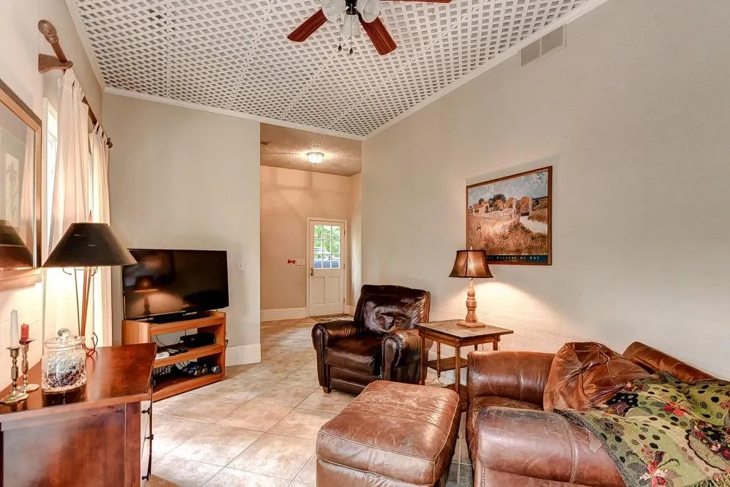 165 River Court Parkway, Atlanta, Georgia 30328, 3 Bedrooms Bedrooms, ,3 BathroomsBathrooms,Residential,Sold,165 River Court Parkway,6046311