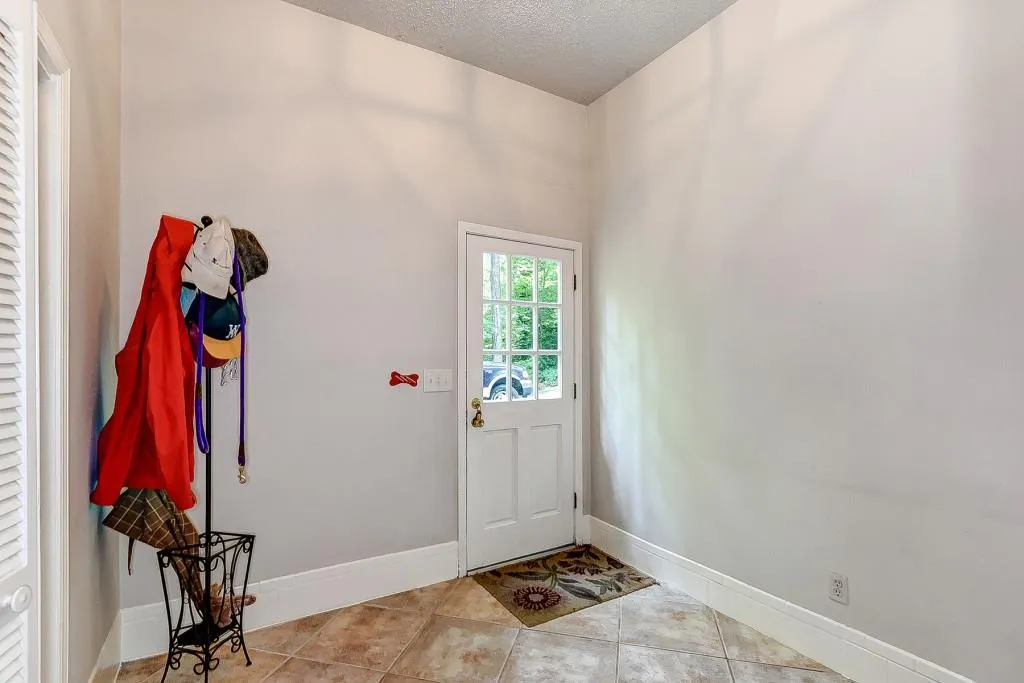 165 River Court Parkway, Atlanta, Georgia 30328, 3 Bedrooms Bedrooms, ,3 BathroomsBathrooms,Residential,Sold,165 River Court Parkway,6046311