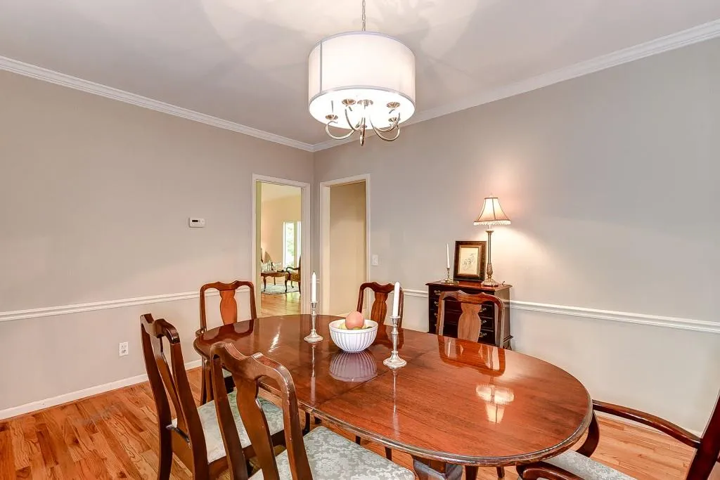 165 River Court Parkway, Atlanta, Georgia 30328, 3 Bedrooms Bedrooms, ,3 BathroomsBathrooms,Residential,Sold,165 River Court Parkway,6046311