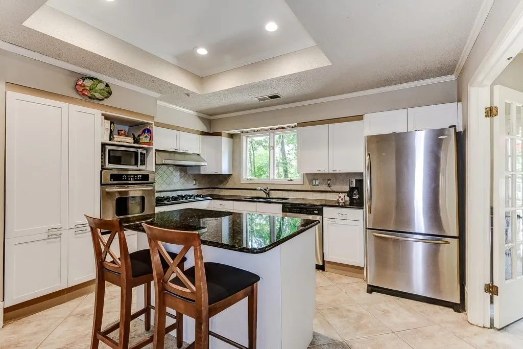 165 River Court Parkway, Atlanta, Georgia 30328, 3 Bedrooms Bedrooms, ,3 BathroomsBathrooms,Residential,Sold,165 River Court Parkway,6046311