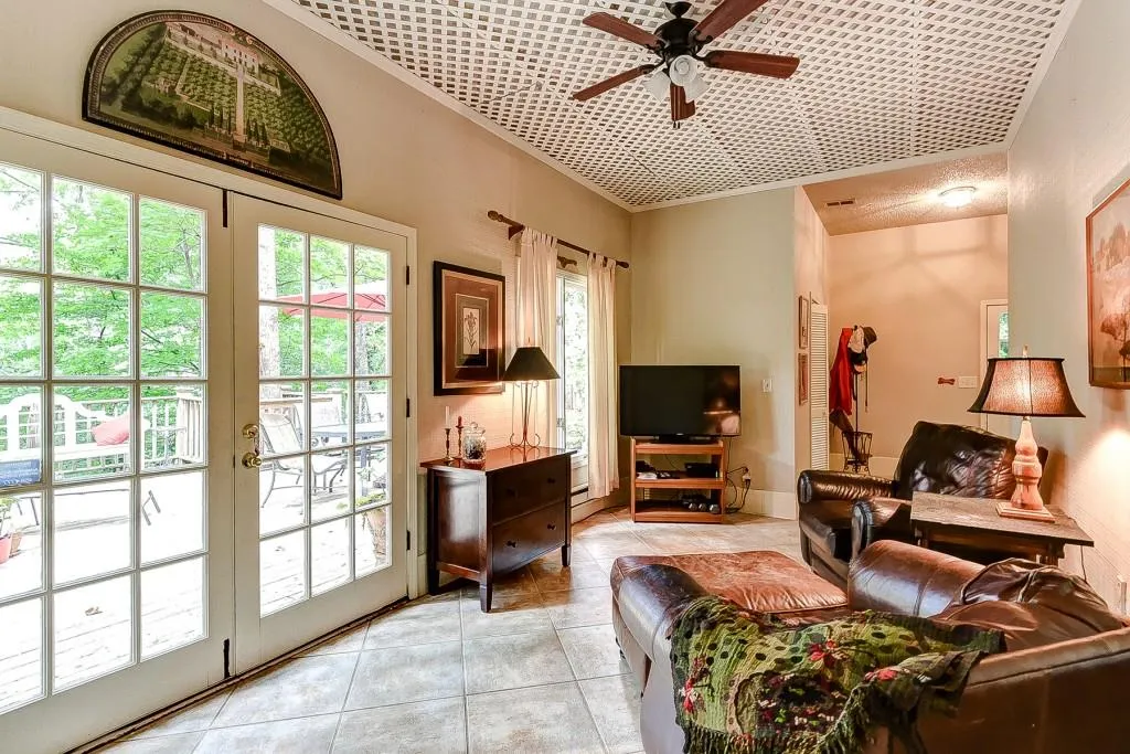 165 River Court Parkway, Atlanta, Georgia 30328, 3 Bedrooms Bedrooms, ,3 BathroomsBathrooms,Residential,Sold,165 River Court Parkway,6046311