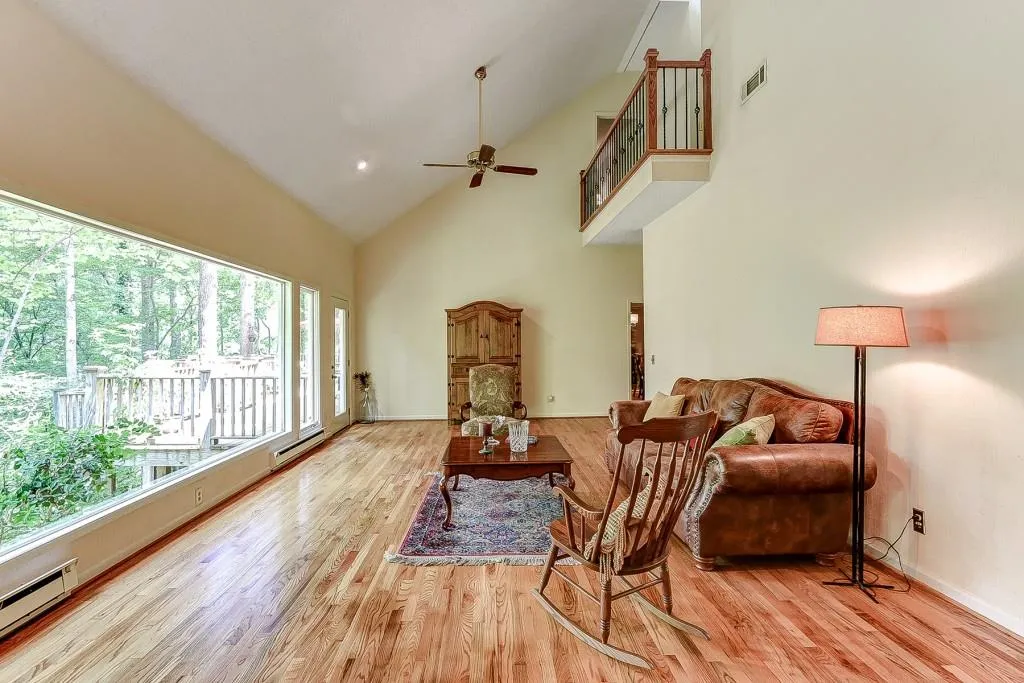 165 River Court Parkway, Atlanta, Georgia 30328, 3 Bedrooms Bedrooms, ,3 BathroomsBathrooms,Residential,Sold,165 River Court Parkway,6046311