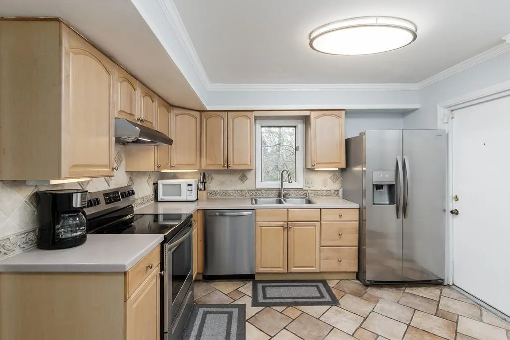 93 Forrest Place, Atlanta, Georgia 30328, 3 Bedrooms Bedrooms, ,3 BathroomsBathrooms,Residential,Sold,93 Forrest Place,6840417
