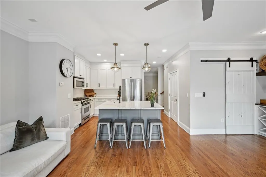 62 High Top Point, Sandy Springs, Georgia 30328, 3 Bedrooms Bedrooms, ,3 BathroomsBathrooms,Residential,For Sale,62 High Top Point,7568555