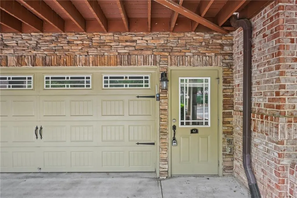 62 High Top Point, Sandy Springs, Georgia 30328, 3 Bedrooms Bedrooms, ,3 BathroomsBathrooms,Residential,For Sale,62 High Top Point,7568555