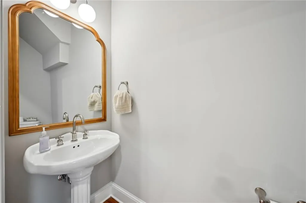 62 High Top Point, Sandy Springs, Georgia 30328, 3 Bedrooms Bedrooms, ,3 BathroomsBathrooms,Residential,For Sale,62 High Top Point,7568555