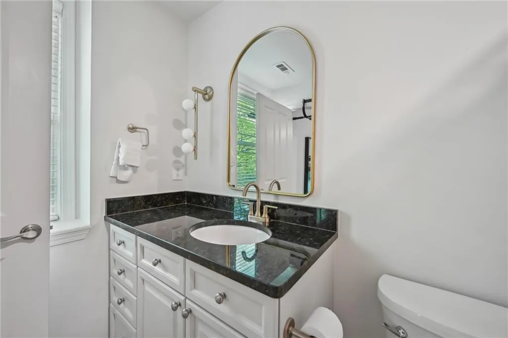 62 High Top Point, Sandy Springs, Georgia 30328, 3 Bedrooms Bedrooms, ,3 BathroomsBathrooms,Residential,For Sale,62 High Top Point,7568555