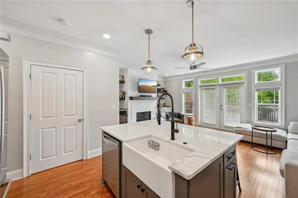 62 High Top Point, Sandy Springs, Georgia 30328, 3 Bedrooms Bedrooms, ,3 BathroomsBathrooms,Residential,For Sale,62 High Top Point,7568555