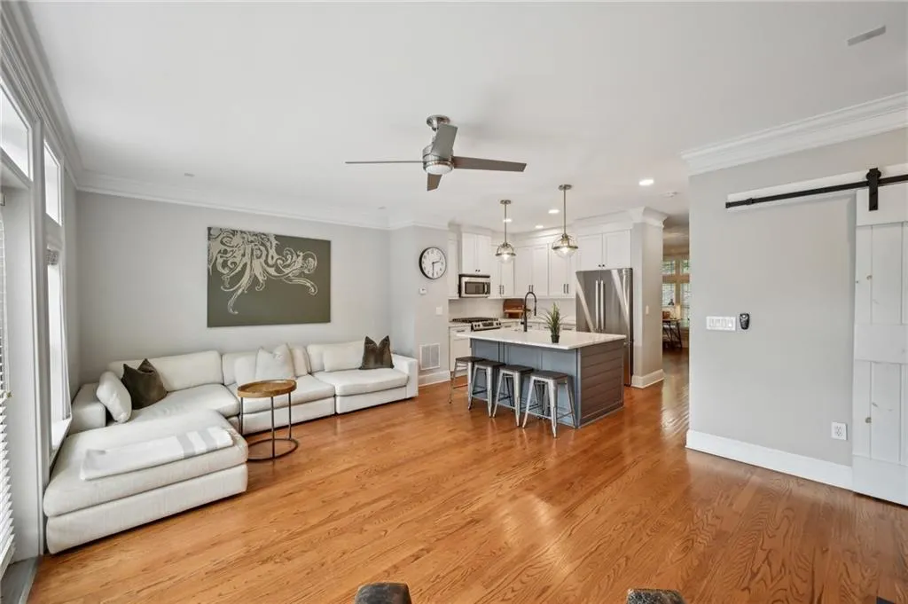 62 High Top Point, Sandy Springs, Georgia 30328, 3 Bedrooms Bedrooms, ,3 BathroomsBathrooms,Residential,For Sale,62 High Top Point,7568555