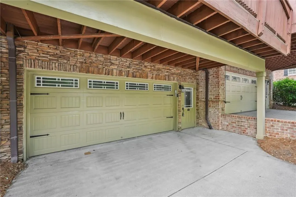 62 High Top Point, Sandy Springs, Georgia 30328, 3 Bedrooms Bedrooms, ,3 BathroomsBathrooms,Residential,For Sale,62 High Top Point,7568555