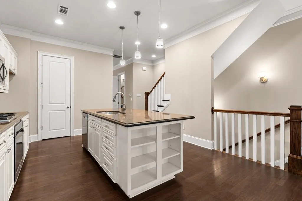 207 Alderwood Point Ne, Atlanta, Georgia 30328, 3 Bedrooms Bedrooms, ,3 BathroomsBathrooms,Residential,Sold,207 Alderwood Point Ne,6841119
