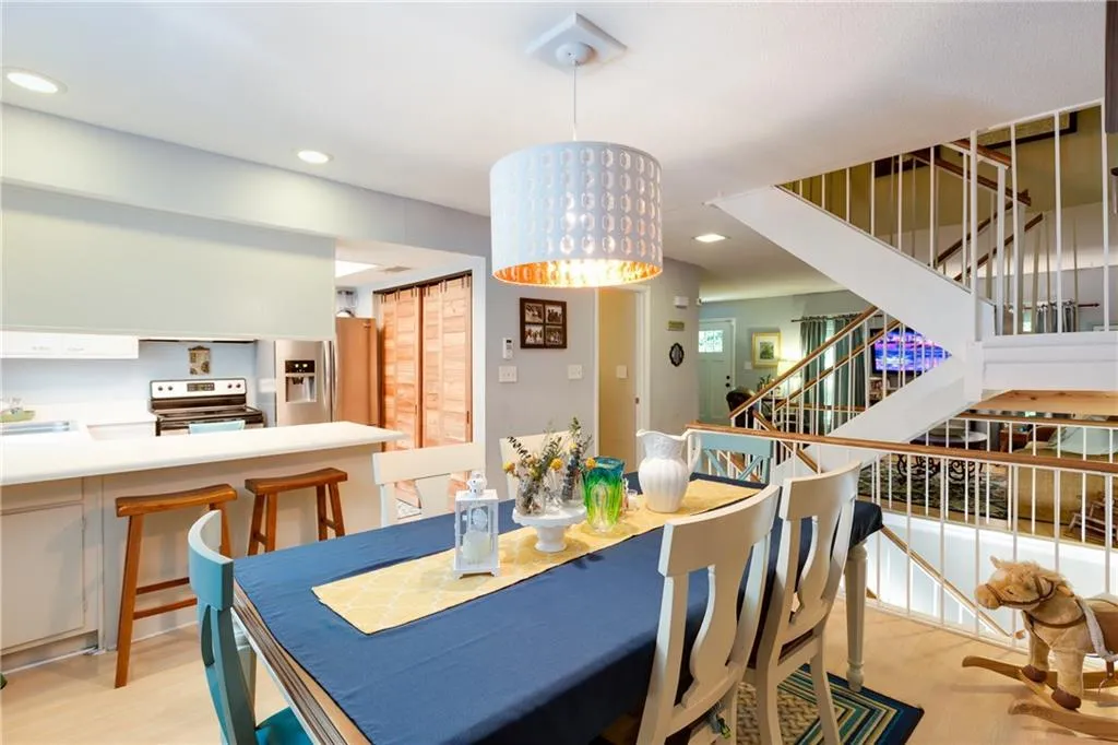 7162 Stonington Drive, Atlanta, Georgia 30328, 4 Bedrooms Bedrooms, ,3 BathroomsBathrooms,Residential,Sold,7162 Stonington Drive,6019092