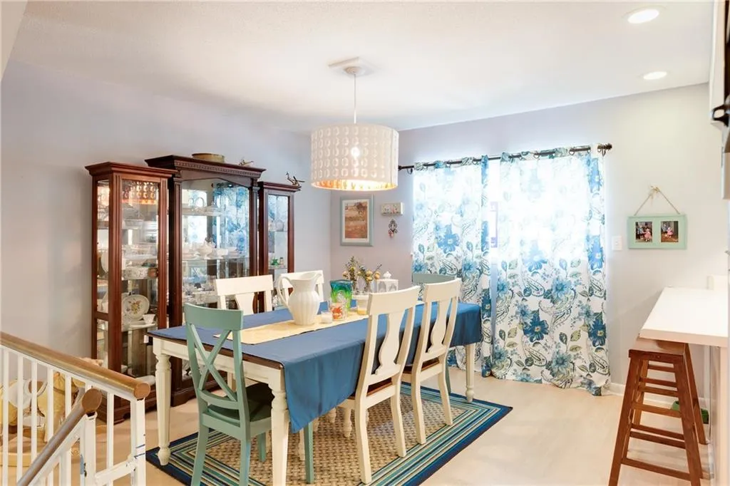 7162 Stonington Drive, Atlanta, Georgia 30328, 4 Bedrooms Bedrooms, ,3 BathroomsBathrooms,Residential,Sold,7162 Stonington Drive,6019092