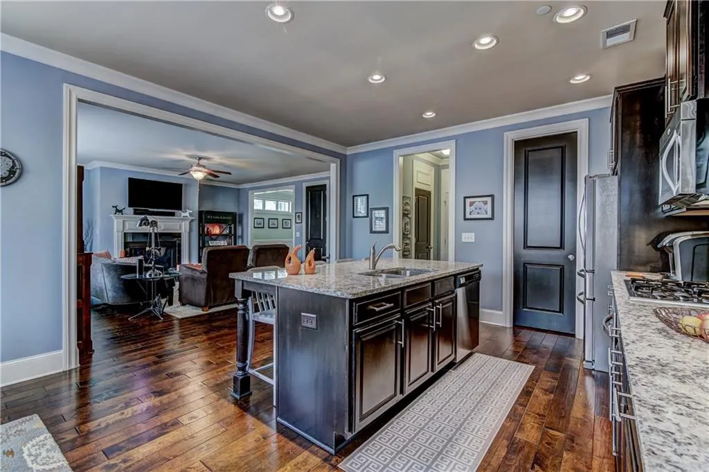 7710 Highland Bluff, Sandy Springs, Georgia 30328, 3 Bedrooms Bedrooms, ,2 BathroomsBathrooms,Residential,Sold,7710 Highland Bluff,5837305