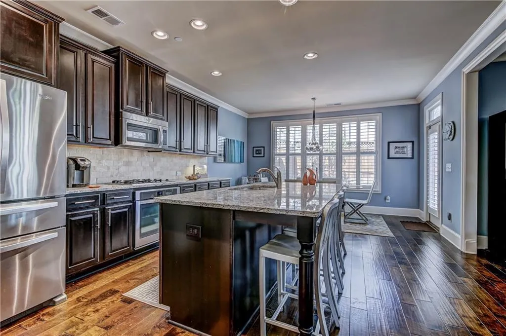 7710 Highland Bluff, Sandy Springs, Georgia 30328, 3 Bedrooms Bedrooms, ,2 BathroomsBathrooms,Residential,Sold,7710 Highland Bluff,5837305