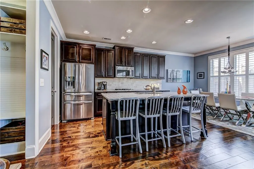 7710 Highland Bluff, Sandy Springs, Georgia 30328, 3 Bedrooms Bedrooms, ,2 BathroomsBathrooms,Residential,Sold,7710 Highland Bluff,5837305