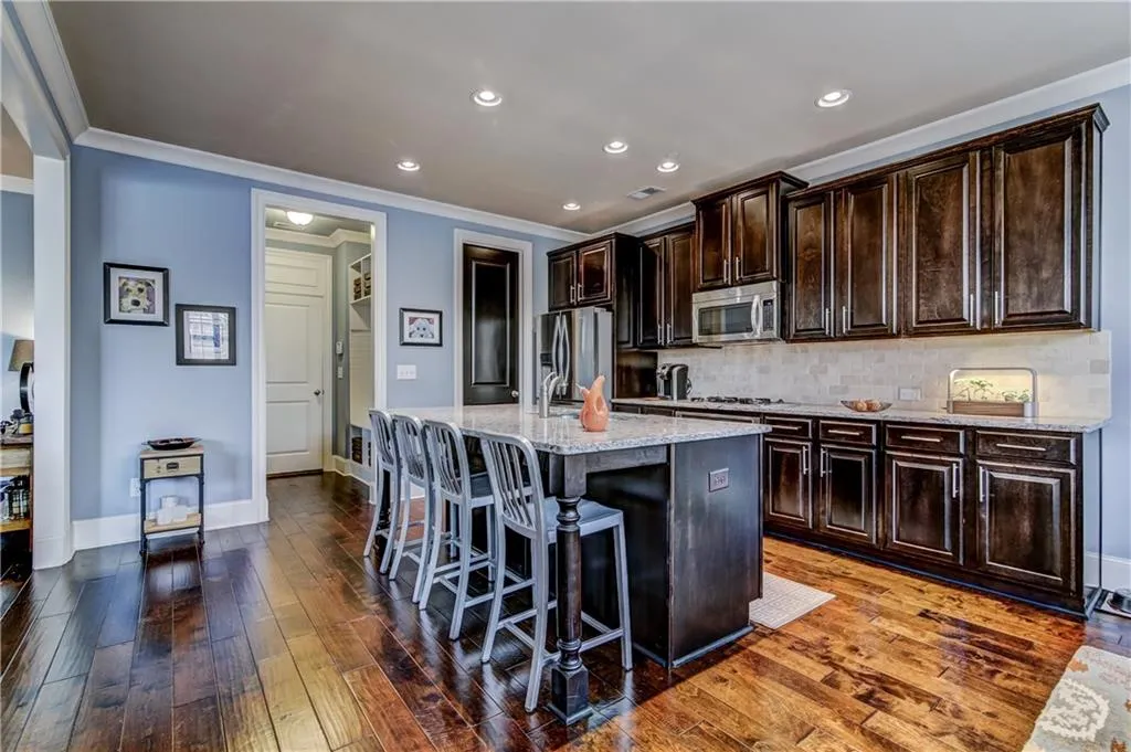 7710 Highland Bluff, Sandy Springs, Georgia 30328, 3 Bedrooms Bedrooms, ,2 BathroomsBathrooms,Residential,Sold,7710 Highland Bluff,5837305