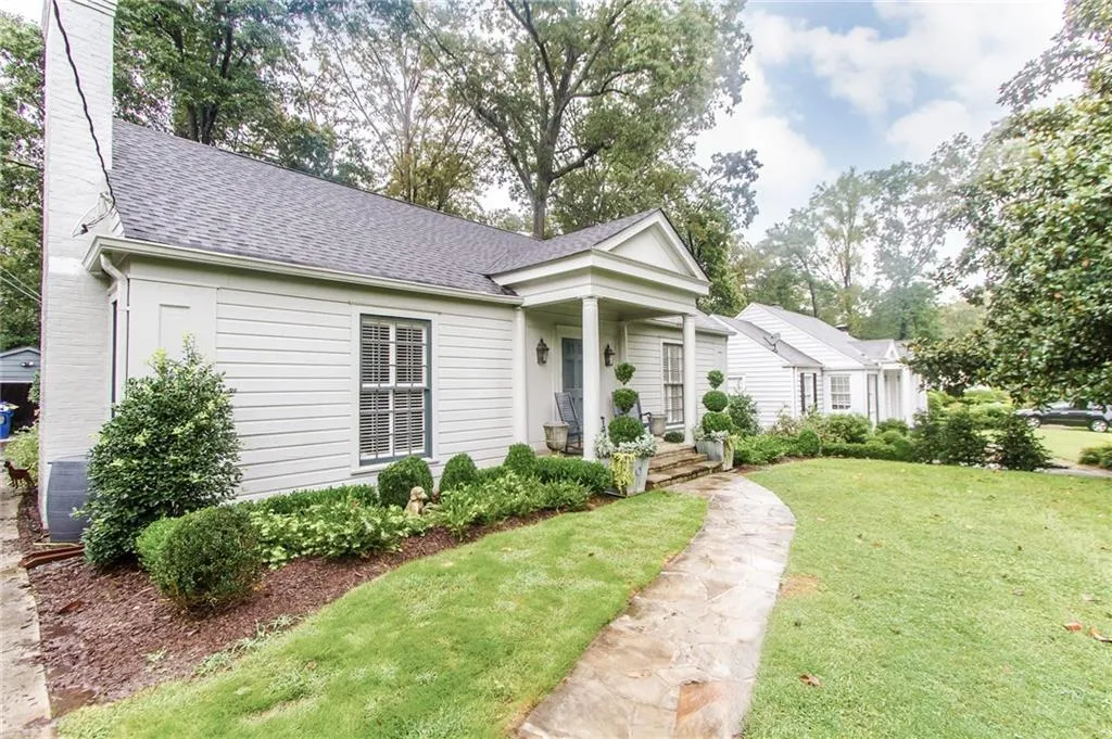 1828 Greystone Road Nw, Atlanta, Georgia 30318, 3 Bedrooms Bedrooms, ,2 BathroomsBathrooms,Residential,Sold,1828 Greystone Road Nw,5601748