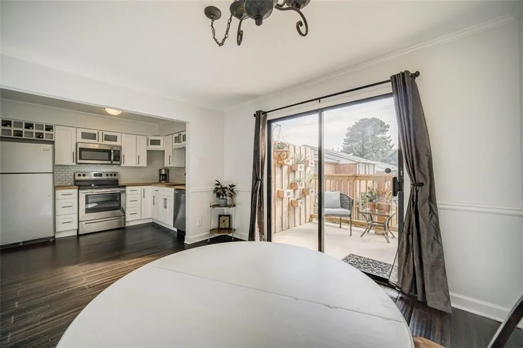 6520 Roswell Road Unit 50, Atlanta, Georgia 30328, 2 Bedrooms Bedrooms, ,1 BathroomBathrooms,Residential,Sold,6520 Roswell Road Unit 50,6934233 6520 Roswell Road Unit 50, Atlanta, Georgia 30328, 2 Bedrooms Bedrooms, ,1 BathroomBathrooms,Residential,Sold,6520 Roswell Road Unit 50,6934233