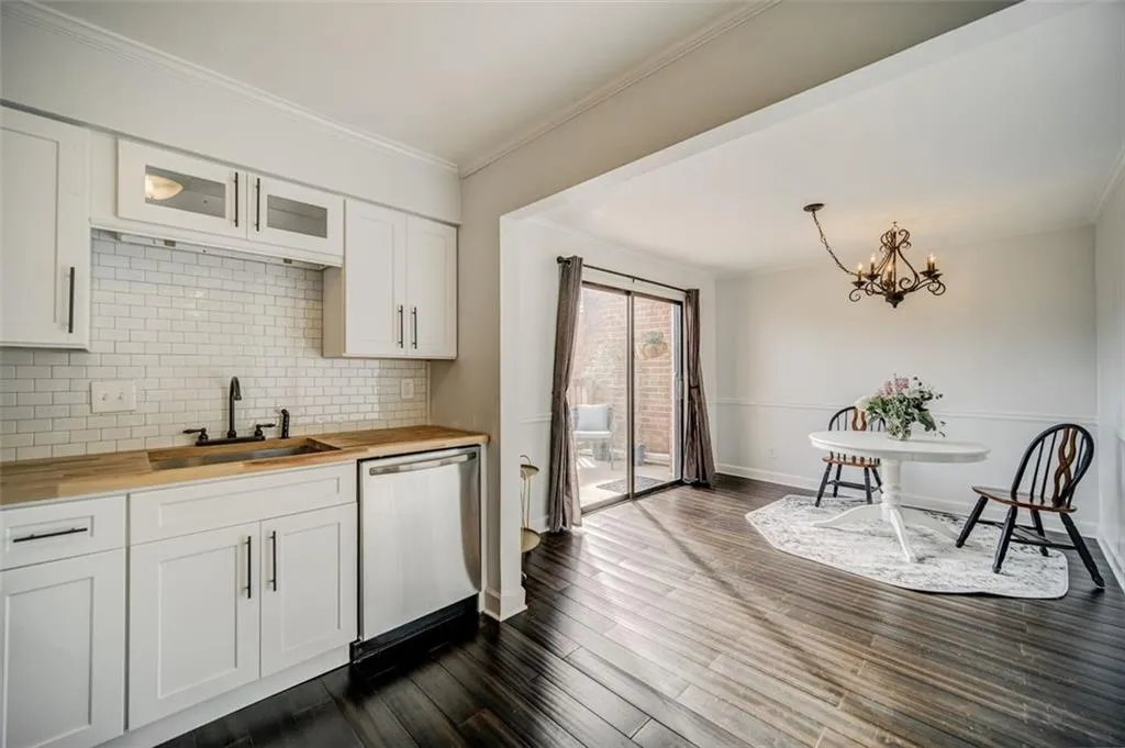 6520 Roswell Road Unit 50, Atlanta, Georgia 30328, 2 Bedrooms Bedrooms, ,1 BathroomBathrooms,Residential,Sold,6520 Roswell Road Unit 50,6934233 6520 Roswell Road Unit 50, Atlanta, Georgia 30328, 2 Bedrooms Bedrooms, ,1 BathroomBathrooms,Residential,Sold,6520 Roswell Road Unit 50,6934233