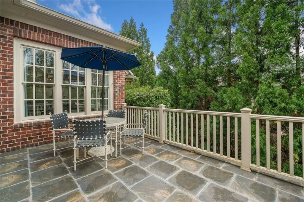 Side patio off kitchen for outdoor dining